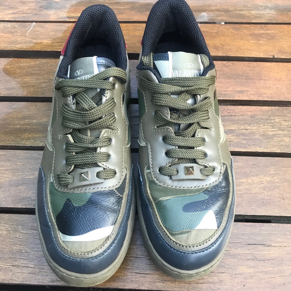 Sneakers - Picture 3 of 6